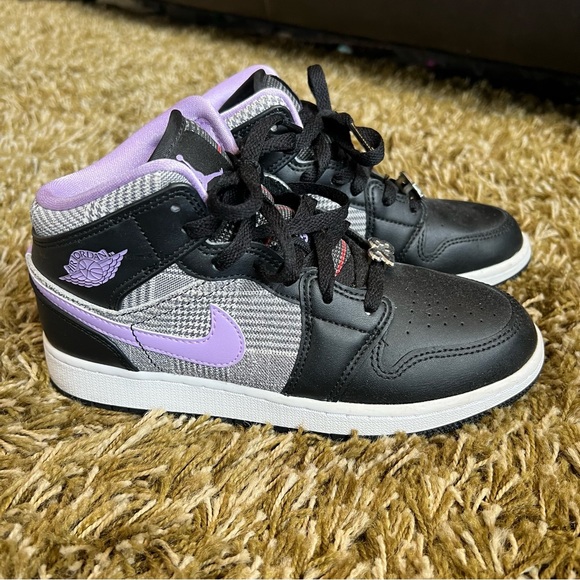 AIR JORDAN 1 MID SE GS HOUNDSTOOTH